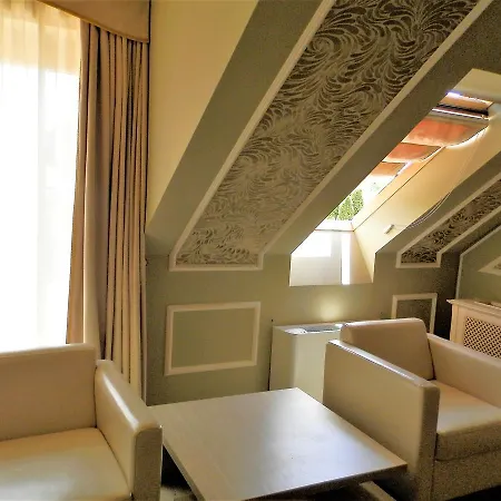 Oda ve Kahvaltı Nagyret Panzio Eğri